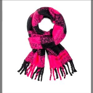 Victoria’s Secret Fuchsia Buffalo Chexk Scarf 🧣